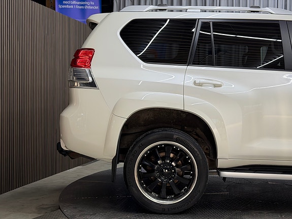 Toyota Land Cruiser 10 of 30