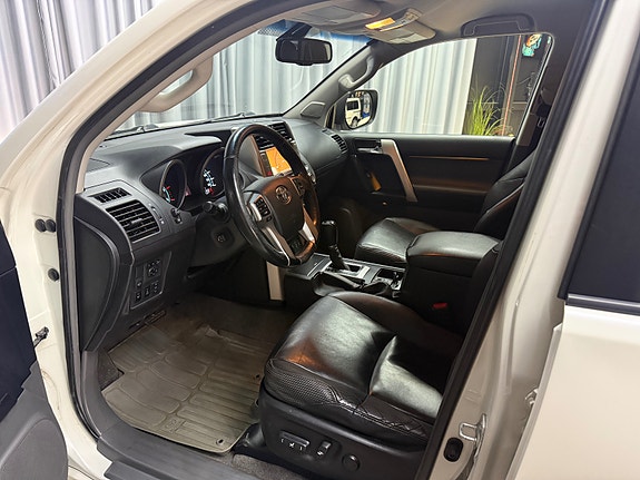 Toyota Land Cruiser 25 of 30