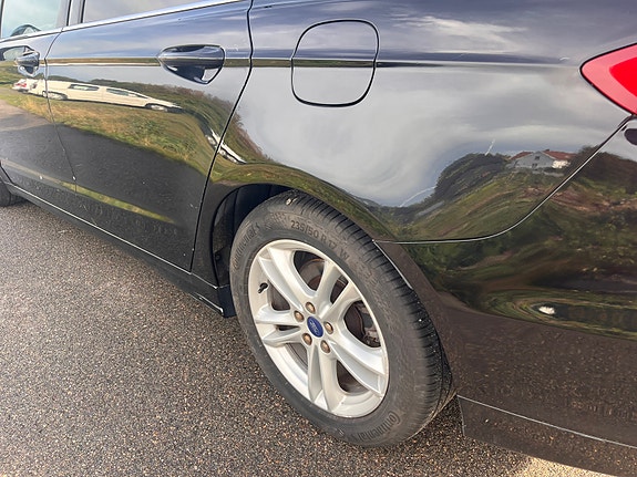 Ford Mondeo 15 of 19