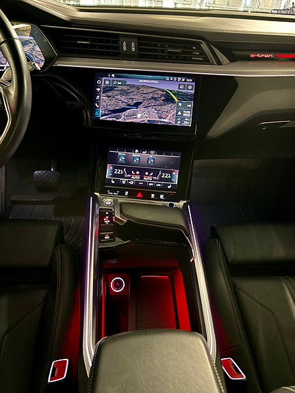Audi e-tron 10 of 26