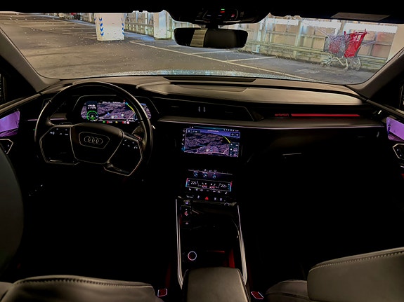 Audi e-tron 9 of 26