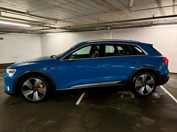 Audi e-tron 4 of 26