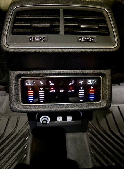 Audi e-tron 13 of 26