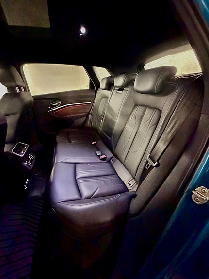 Audi e-tron 12 of 26
