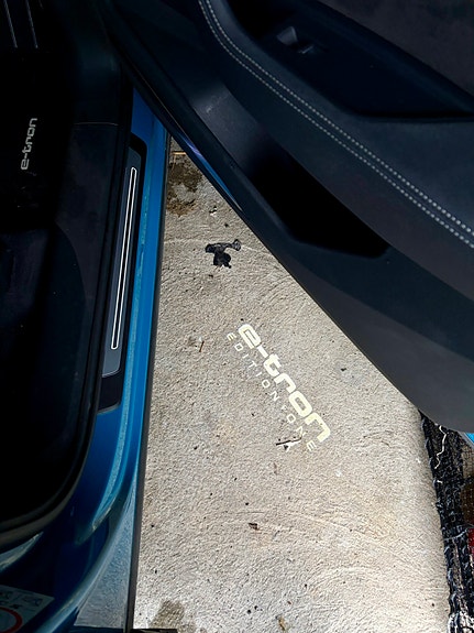 Audi e-tron 8 of 26