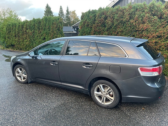 Toyota Avensis 3 of 5