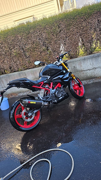 BMW G 310 R 2 of 4