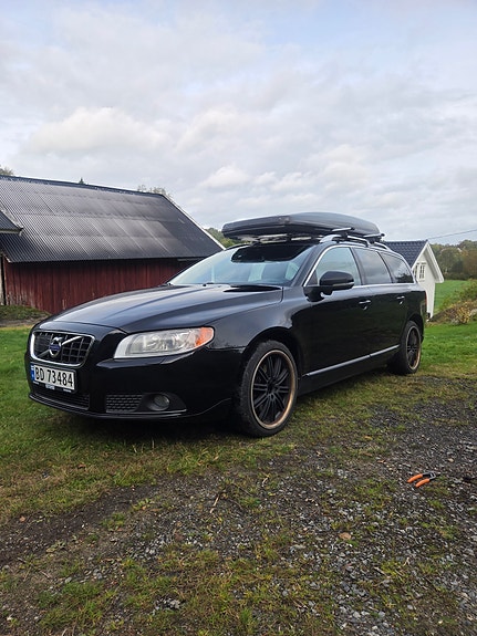 Volvo V70 2 of 15