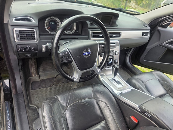 Volvo V70 12 of 15