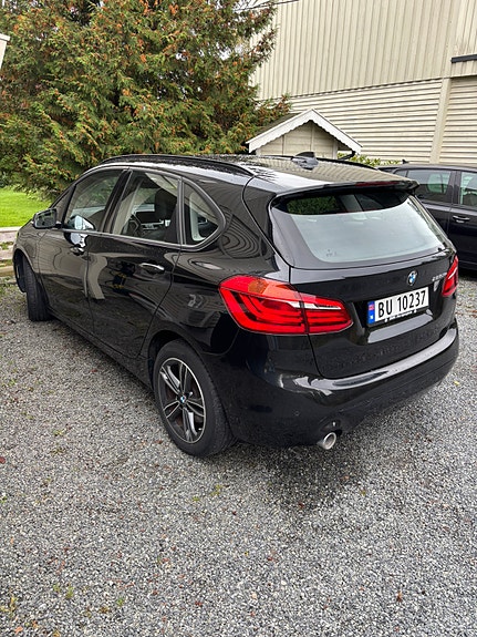 BMW 225xe 8 of 30