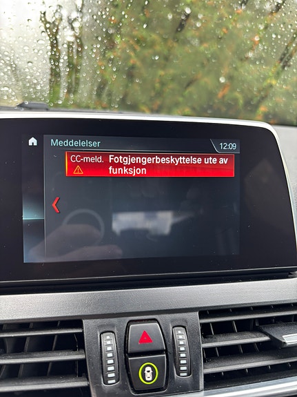 BMW 225xe 26 of 30