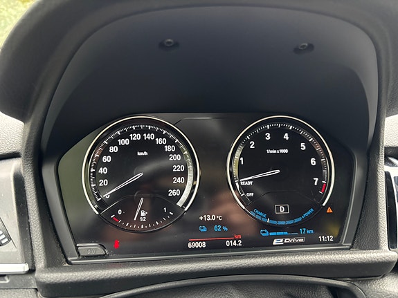 BMW 225xe 27 of 30