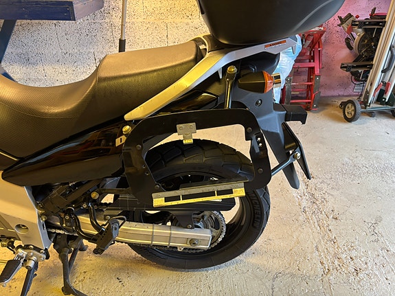 Suzuki DL 650 V-Strom 10 of 16