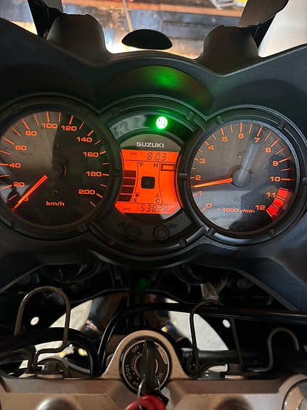 Suzuki DL 650 V-Strom 9 of 16