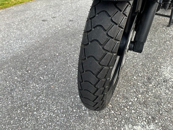 Suzuki DL 650 V-Strom 7 of 16