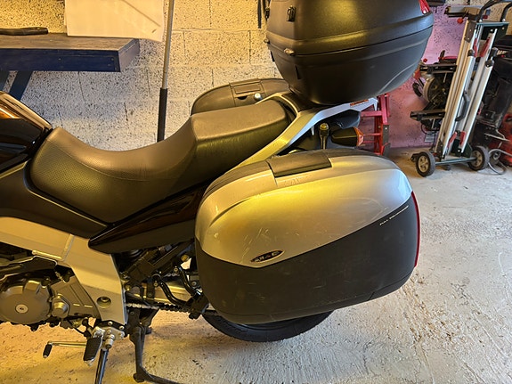 Suzuki DL 650 V-Strom 16 of 16