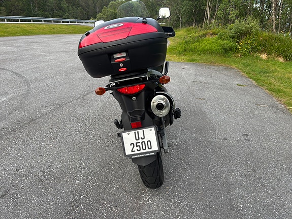Suzuki DL 650 V-Strom 8 of 16