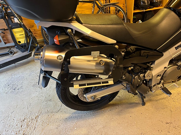 Suzuki DL 650 V-Strom 13 of 16