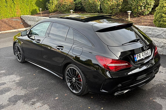 Mercedes-Benz CLA180 2 of 16