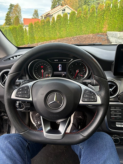 Mercedes-Benz CLA180 10 of 16