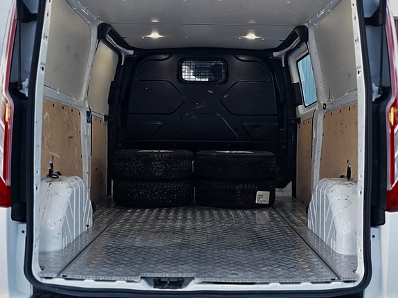 Ford Transit Custom 13 of 30