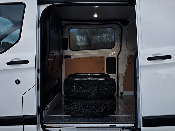 Ford Transit Custom 11 of 30