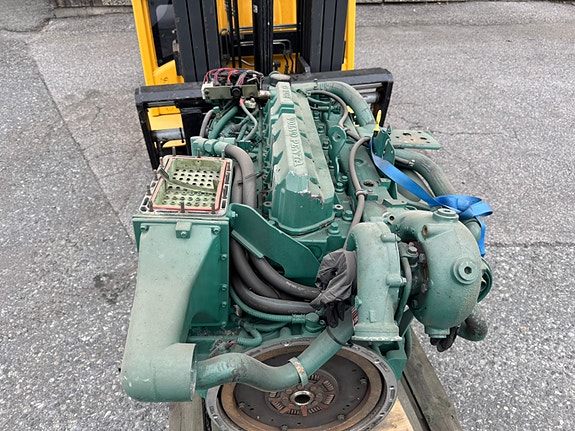 Volvo Penta kad44. 4 of 17