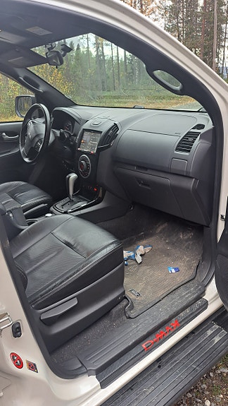 Isuzu D-max 7 of 14