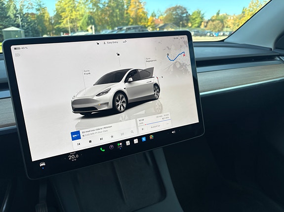 Tesla Model Y 16 of 19