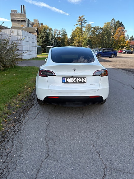 Tesla Model Y 5 of 19