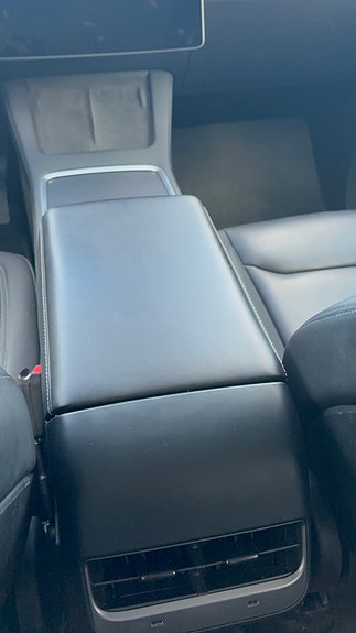 Tesla Model Y 15 of 19