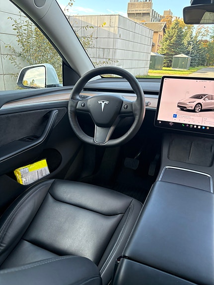 Tesla Model Y 14 of 19