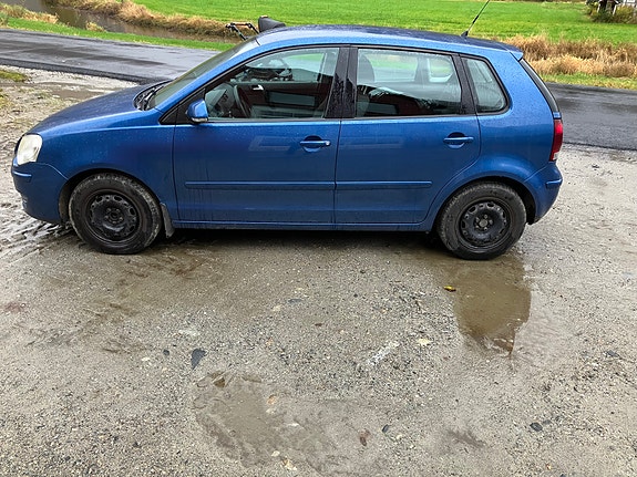 Volkswagen Polo 2 of 4