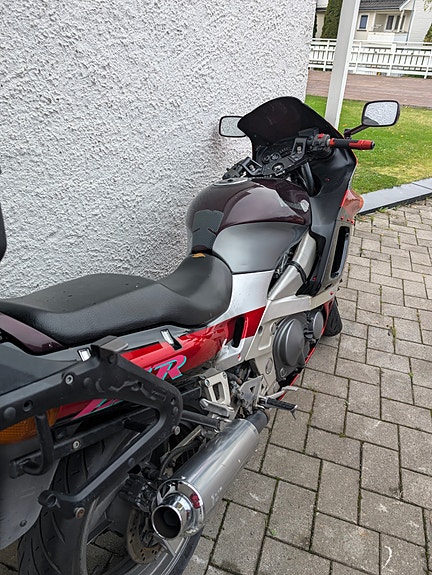 Kawasaki Zzr-600 3 of 4