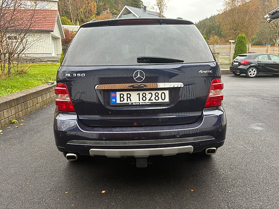 Mercedes-Benz ML350 8 of 17