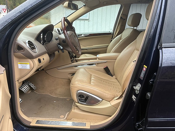 Mercedes-Benz ML350 12 of 17