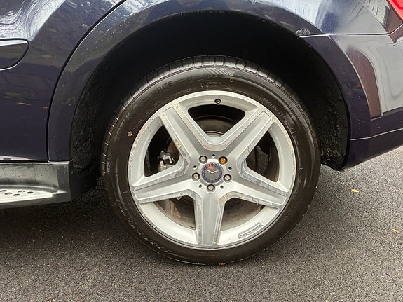Mercedes-Benz ML350 5 of 17