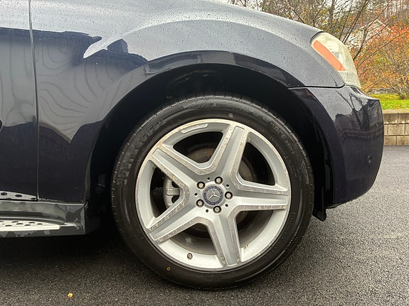 Mercedes-Benz ML350 7 of 17