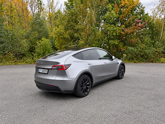 Tesla Model Y 2 of 5