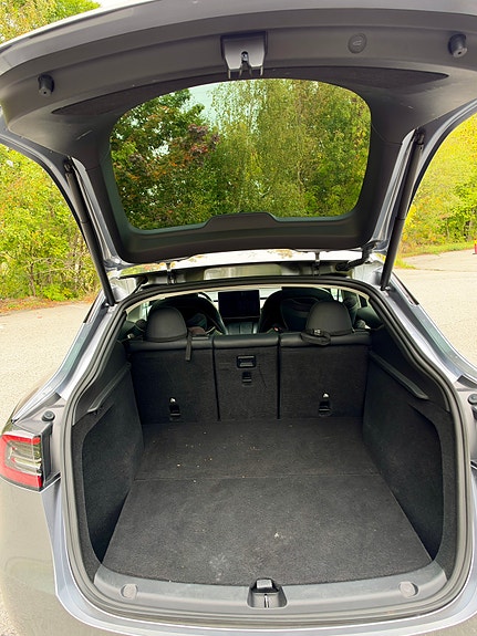 Tesla Model Y 5 of 5
