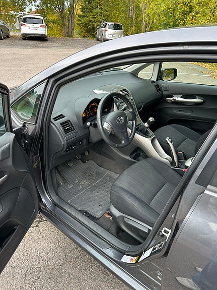 Toyota Auris 7 of 10