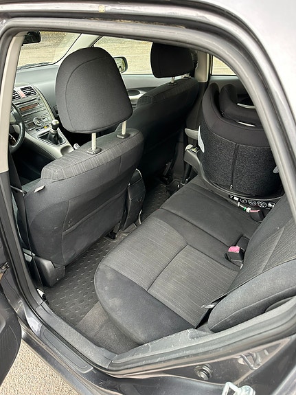 Toyota Auris 8 of 10