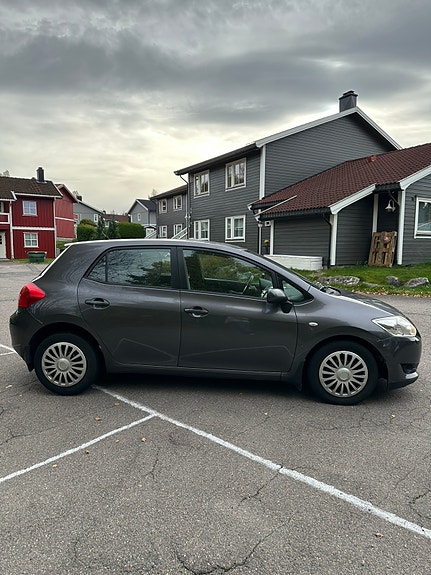 Toyota Auris 3 of 10