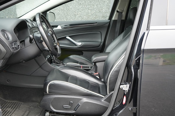Ford Mondeo 13 of 30