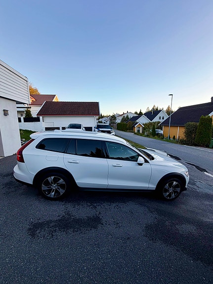 Volvo V60 Cross Country 7 of 12