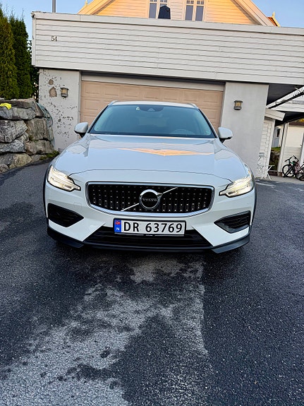 Volvo V60 Cross Country 3 of 12