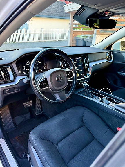 Volvo V60 Cross Country 9 of 12