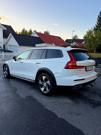Volvo V60 Cross Country 5 of 12