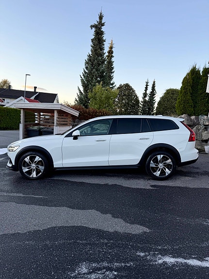 Volvo V60 Cross Country 4 of 12