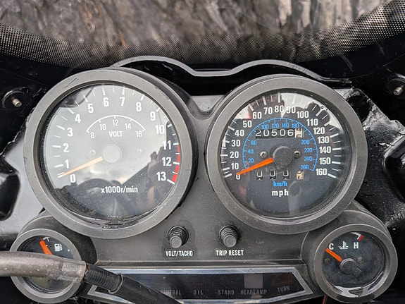 Kawasaki GPZ 600R 6 of 7